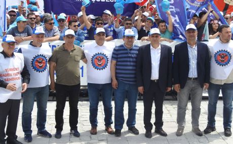 1 Mayıs İşçi ve Emekçiler Bayramını İzmir'de Coşkuyla Kutladık