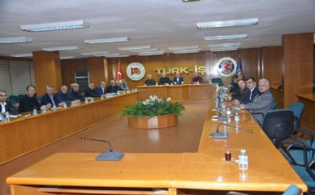 Türk-İş Başkanlar Kurulu 24 Aralık'ta Olağanüstü Toplandı