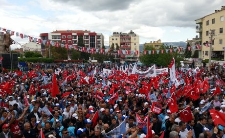 DİRENİŞİN MERKEZİ YATAĞAN'DA COŞKULU 1 MAYIS MİTİNGİ